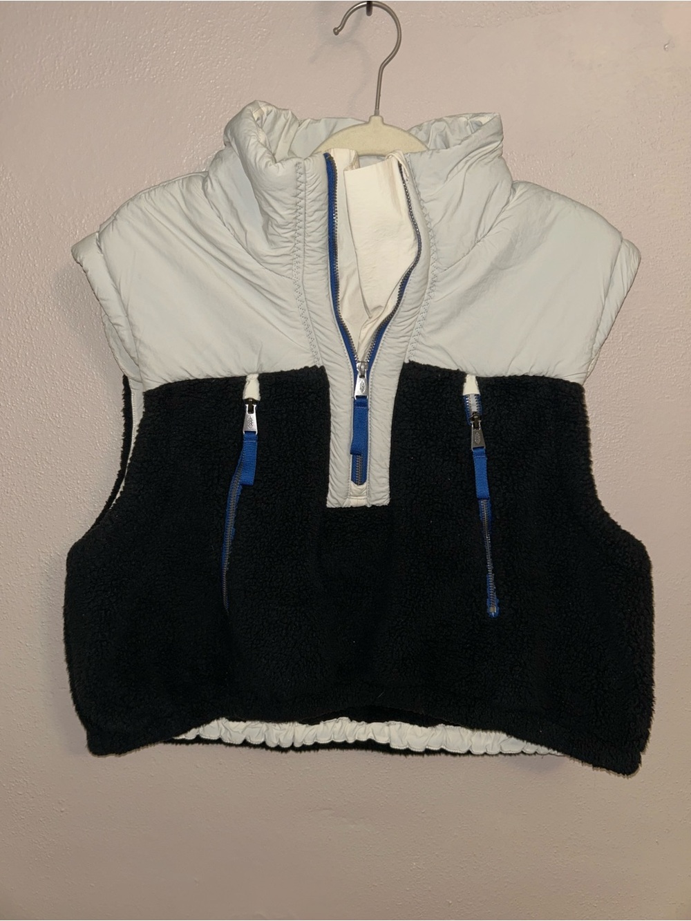 Colorblock Sherpa Vest - Black and Cream - Picture 2 of 5
